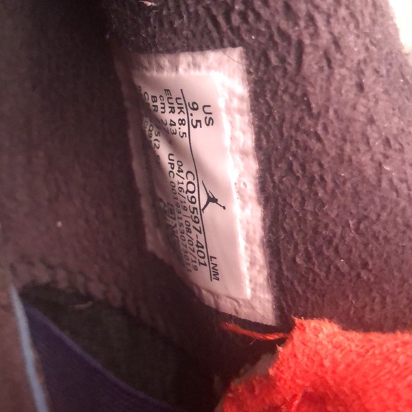 Jordan 4 size 9.5 - Picture 4 of 4